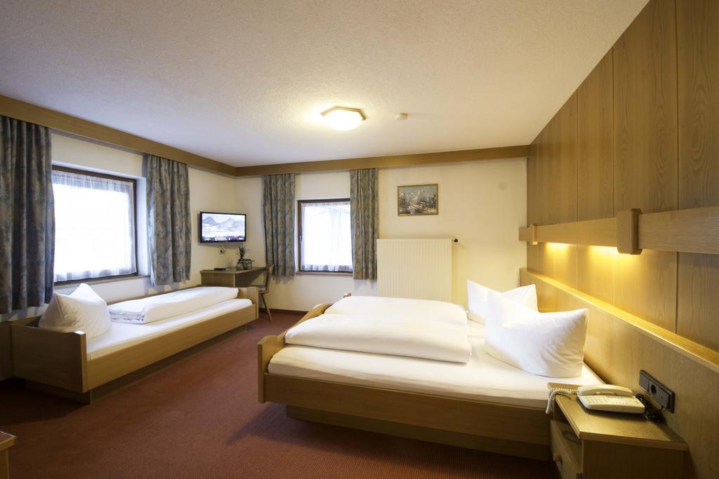 Garni Mathonerhof Hotel Ischgl Ruang foto